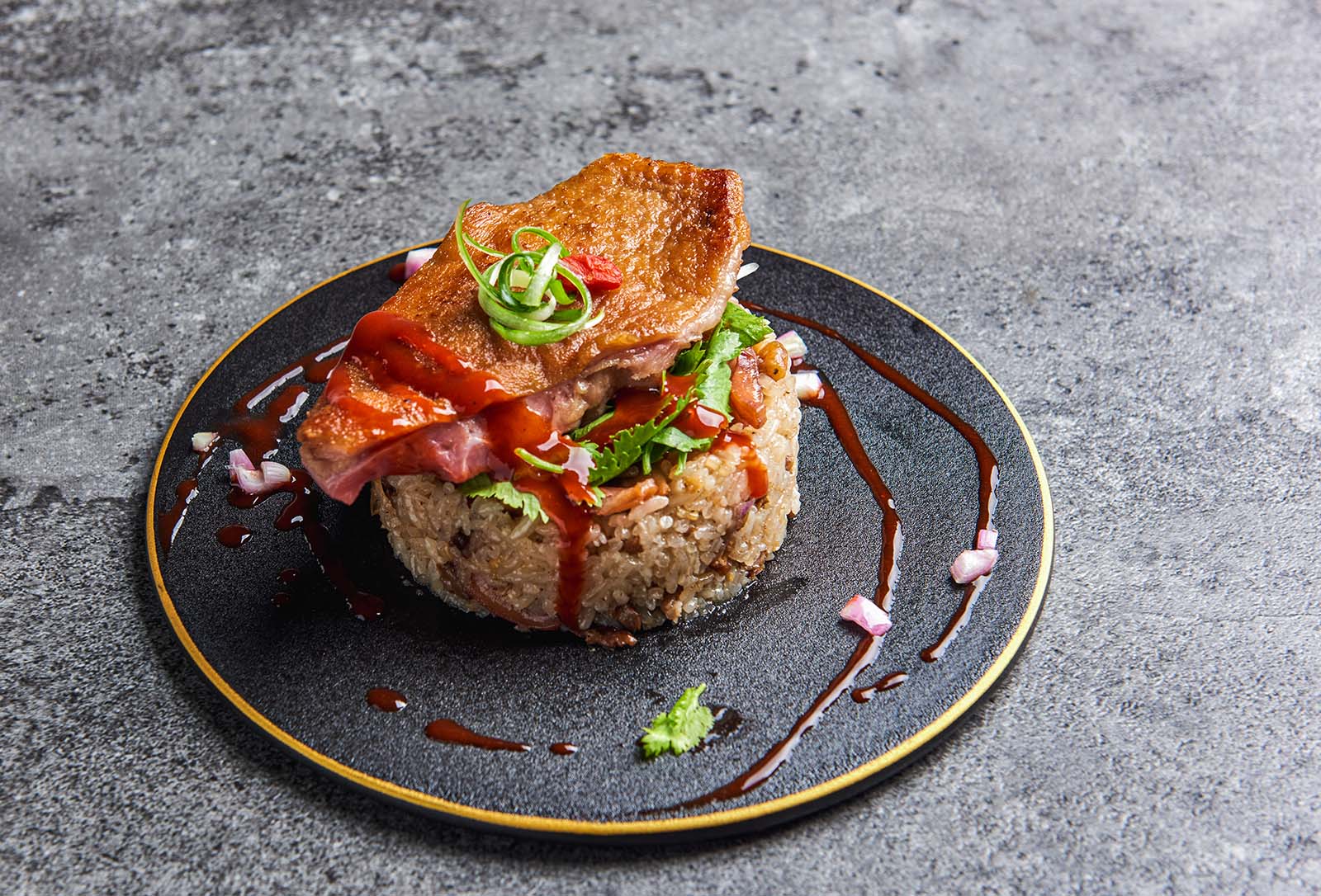 鵝腿佐辣醬米糕